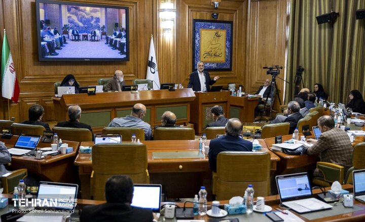 تشکری‌هاشمی: از شهردار تهران تشکر می‌کنم/ علوی: شهردار تهران با ممارست و به‌رغم تمام کنایه‌ها برنامه برقی‌سازی را پیش برد