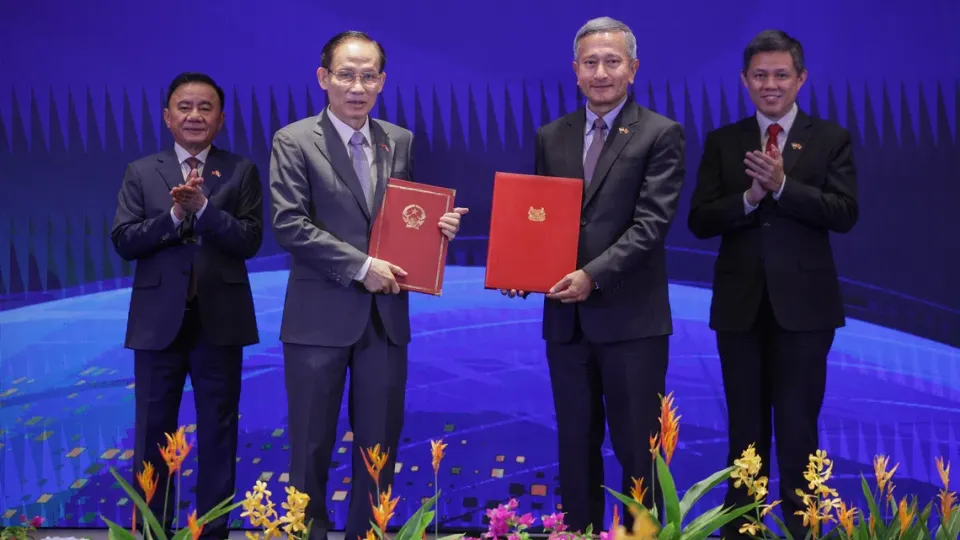 Singapore and Vietnam agree to deepen leadership exchanges, expand tech cooperation