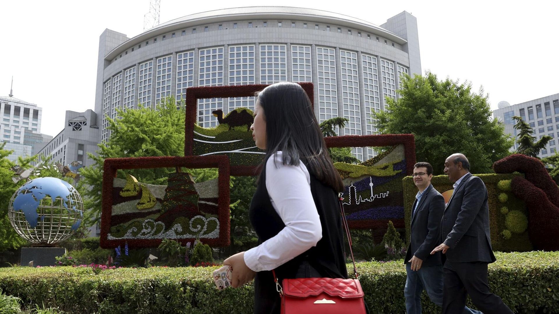 الصین ترد على تهدیدات ترامب بعقوبات تستهدف مؤسسات صینیه على خلفیه علاقاتها بإیران
