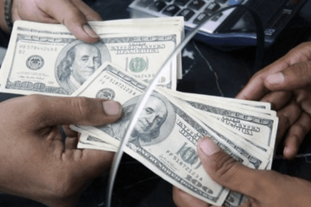 پیش بینی قیمت دلار فردا یکشنبه 8 شهریور؛ دلار به 207 هزار تومان می‌رسد؟