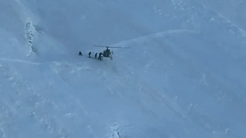 At 18,600 ft, Indian army pilots had nowhere to land. What followed was a daring one-skid rescue