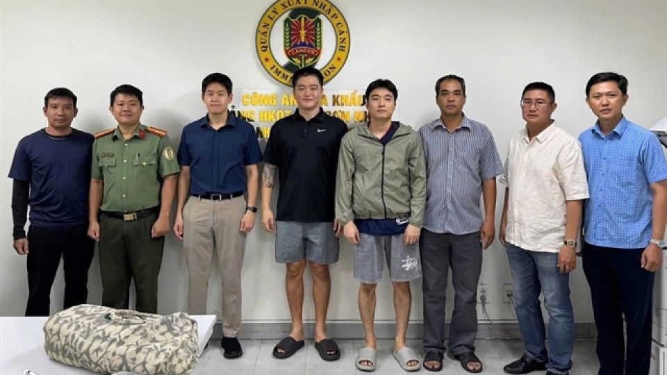 Vietnam arrests, hands over three South Koreans wanted by Interpol