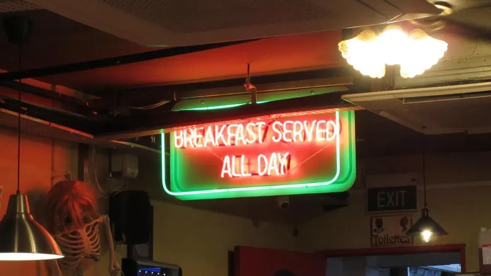 Breakfast for dinner: Why do some restaurants in Singapore stay open 24/7?