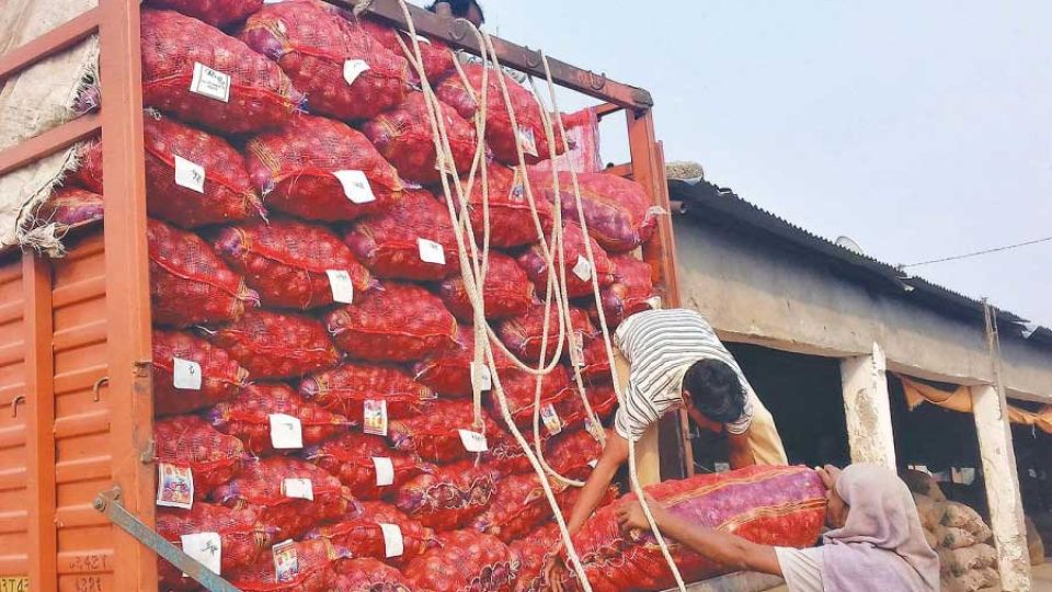 Onion prices in Nepal jump 140 percent in a year, as India tightens supply
