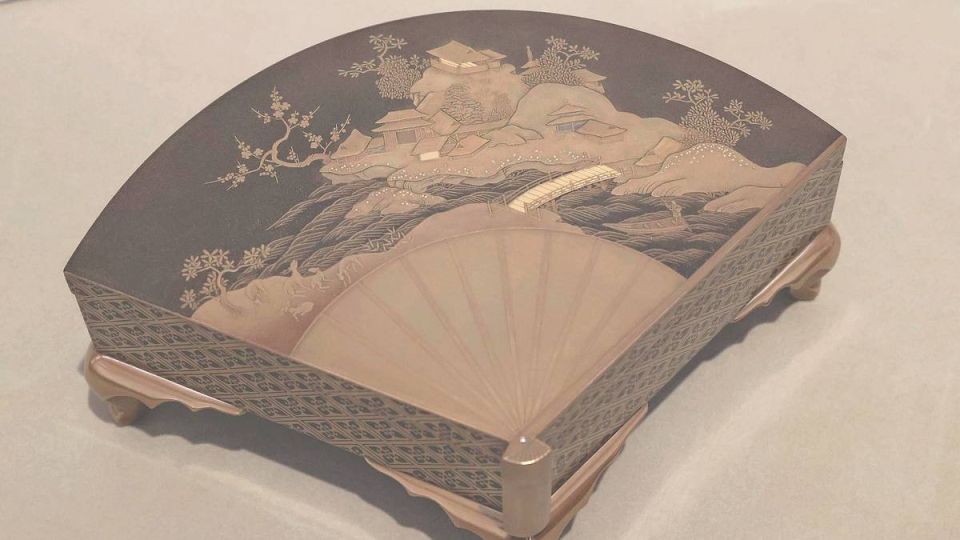 Japanese artisans re-create Marie-Antoinette’s cherished lacquerware box