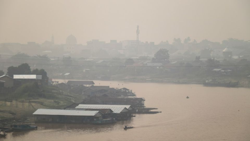 Japan answers fire aid call as haze smothers region