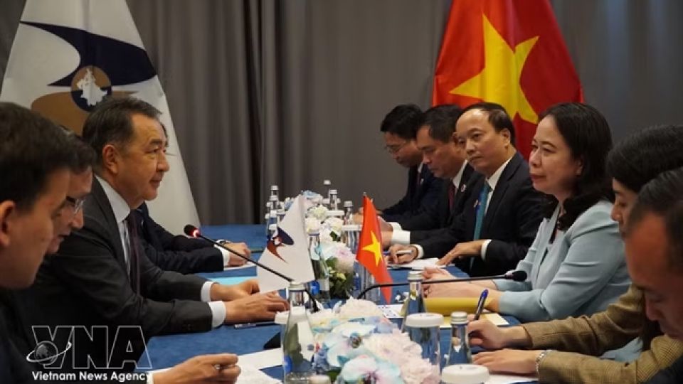 Vietnam Vice President holds bilateral meetings, meets Vietnamese community in Kyrgyzstan
