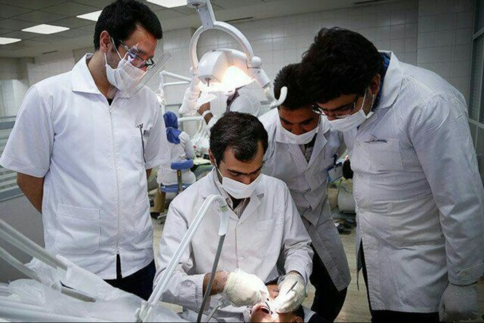 رئیس دانشکده پزشکی تهران: از دریافتی پایین دستیاران شرمنده‌ایم
