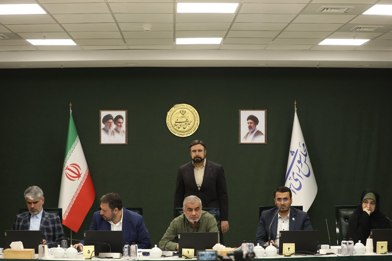 موافقت مجلس با بررسی یک فوریتی طرح اصلاح ماده 42 قانون مالیات بر ارزش افزوده/تأکید بر پرداخت به‌موقع سهم شهرداری‌ها و دهیاری‌ها