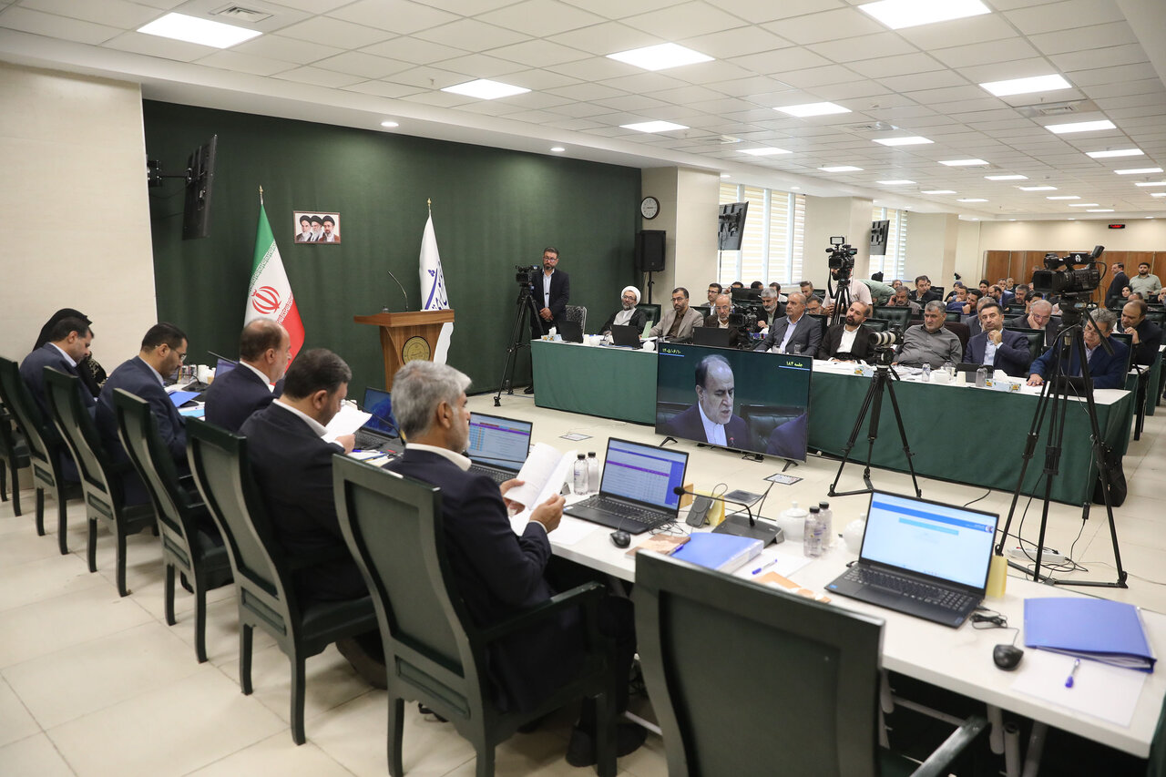 معینی آرانی: قانون حجاب باید ابلاغ شود/سراج: جامعه را در برابر بی‌عفتی رها نکنیم