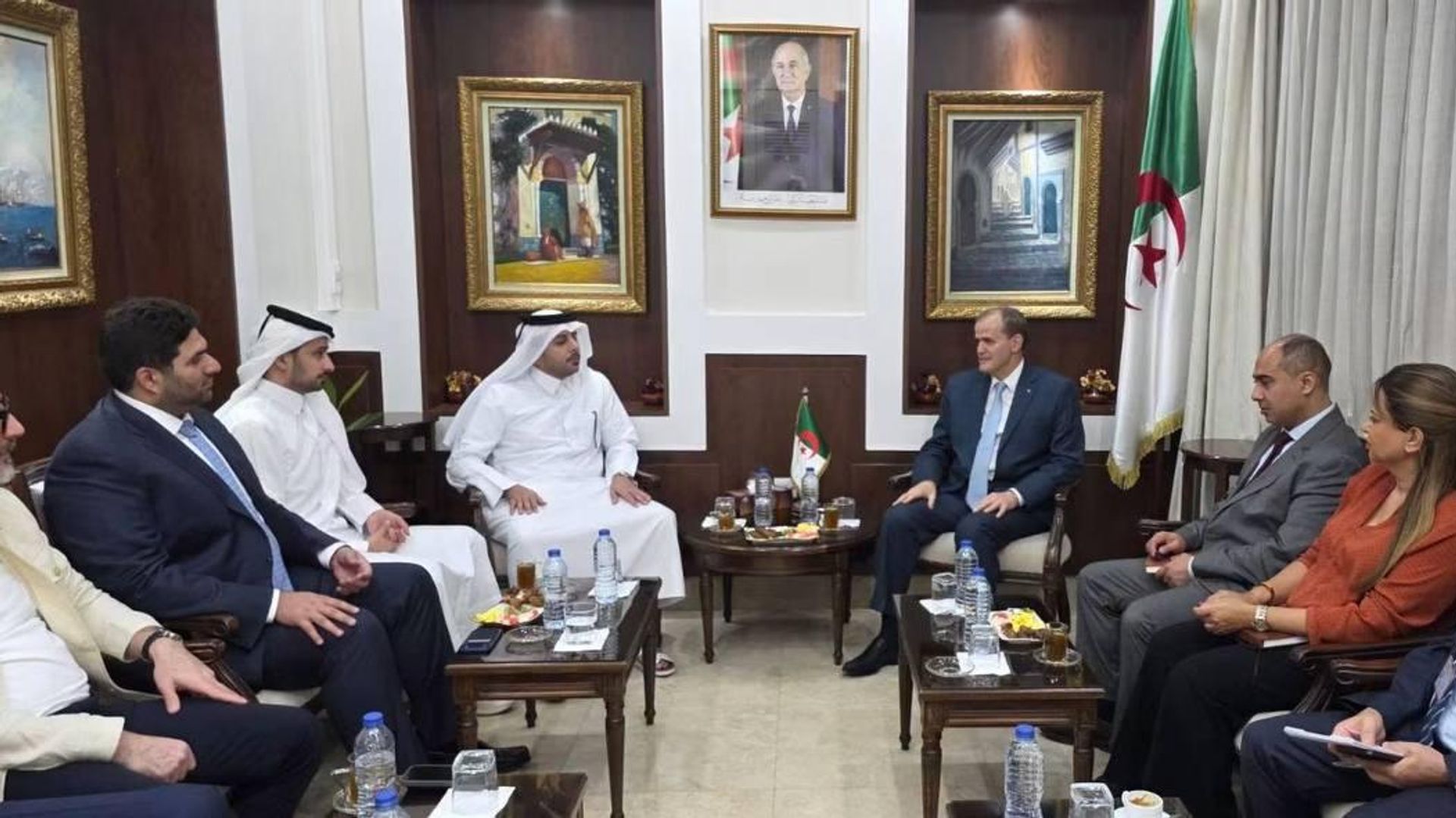 الجزائر وقطر: آفاق جدیده لتعزیز التعاون الاقتصادی والشراکه بین رجال الأعمال