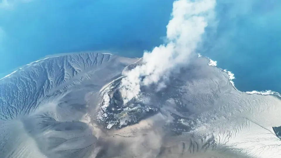 Jakarta airport closure extended as Anak Krakatau volcano eruption disrupts flights