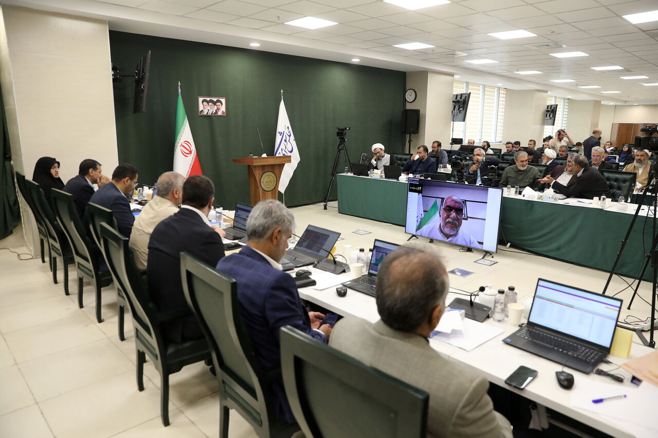 کارت زرد مجلس به وزیر ارتباطات در خصوص گرانی روزافزون بسته‌های اینترنتی
