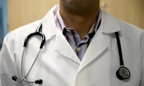 توقف پذیرش دانشجویان افغانستانی در کالج‌های پزشکی پاکستان