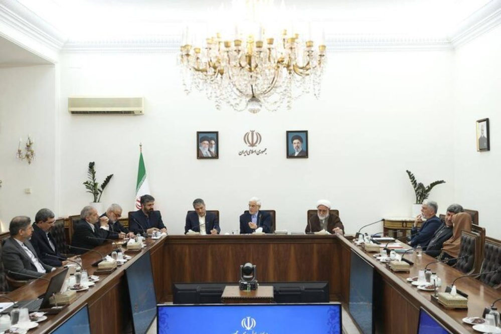 تأکید عارف بر نقش رهبری شهید انقلاب در پیشرفت علمی کشور