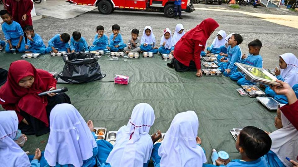 Indonesian student suffers memory loss, seizures after free meal food poisoning