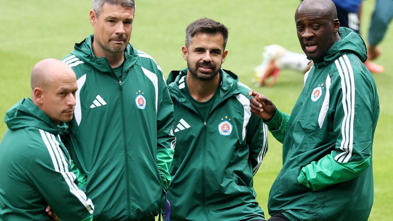 لاعب ساحل العاج الدولی السابق یایا توریه أول مدرب أفریقی یقود فریقا فی دوری أبطال أوروبا
