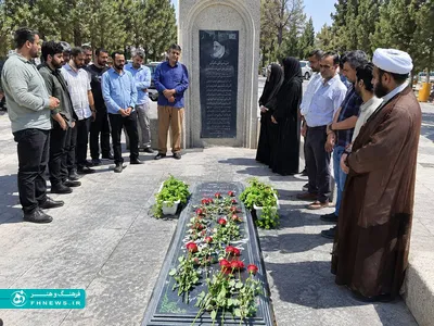 عکس؛ تجدید میثاق کارکنان فرهنگسرای رضوان و سازمان بهشت حضرت زهرا (س) با آیت‌الله سیدمحمود طالقانی