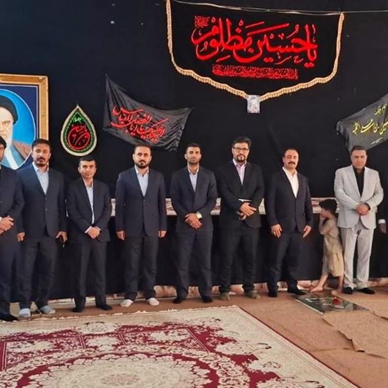تجدید پیمان کارکنان بیمه دی کهگیلویه و بویراحمد با شهدا/ خدمت به خانواده‌های معظم ایثارگران اولویت راهبردی است