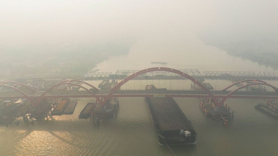 Haze drives surge in respiratory illnesses in Indonesia