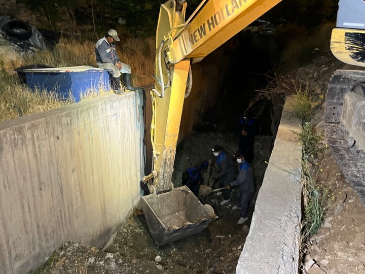 جمعآوری بیش از 300 مترمکعب رسوبات از شبکه آبهای سطحی منطقه یک