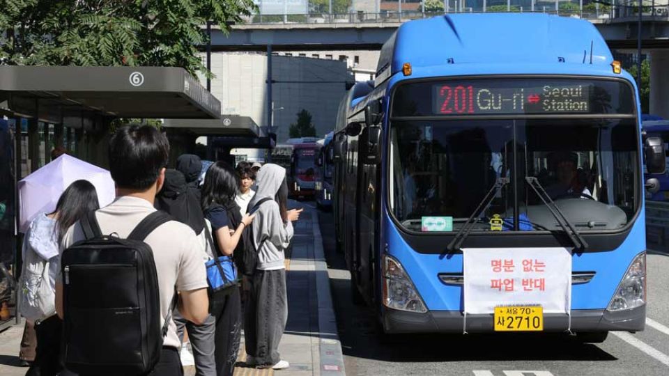 Seoul bus strike called off after last-minute deal