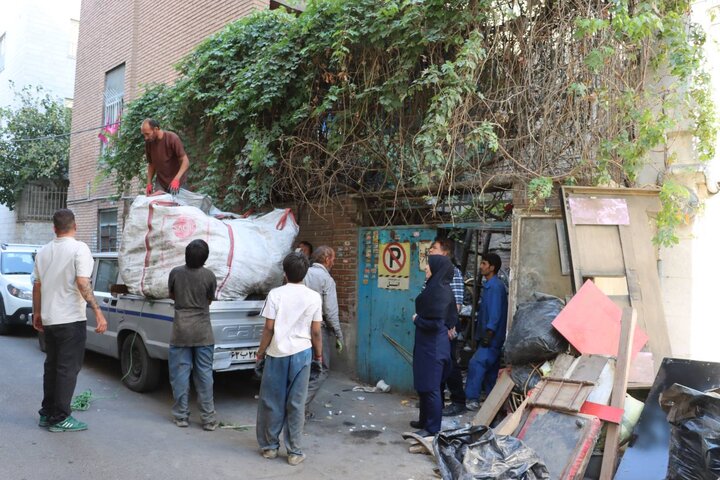 برخورد قانونی با مراکز غیرمجاز جمعآوری پسماند خشک در منطقه 11