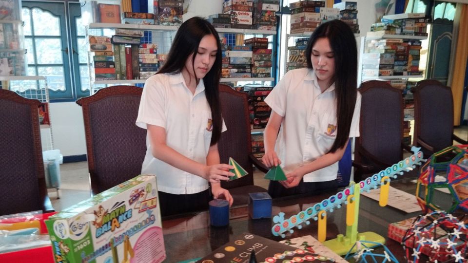 From toy bears to formulas: Making math tangible for Indonesian children
