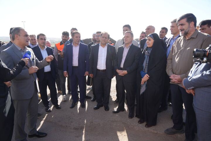 بازدید وزیر راه و شهرسازی از راهدارخانه «نیک‌پی» در آزادراه زنجان-تبریز/ تجلیل از خانواده شهدای راهداری