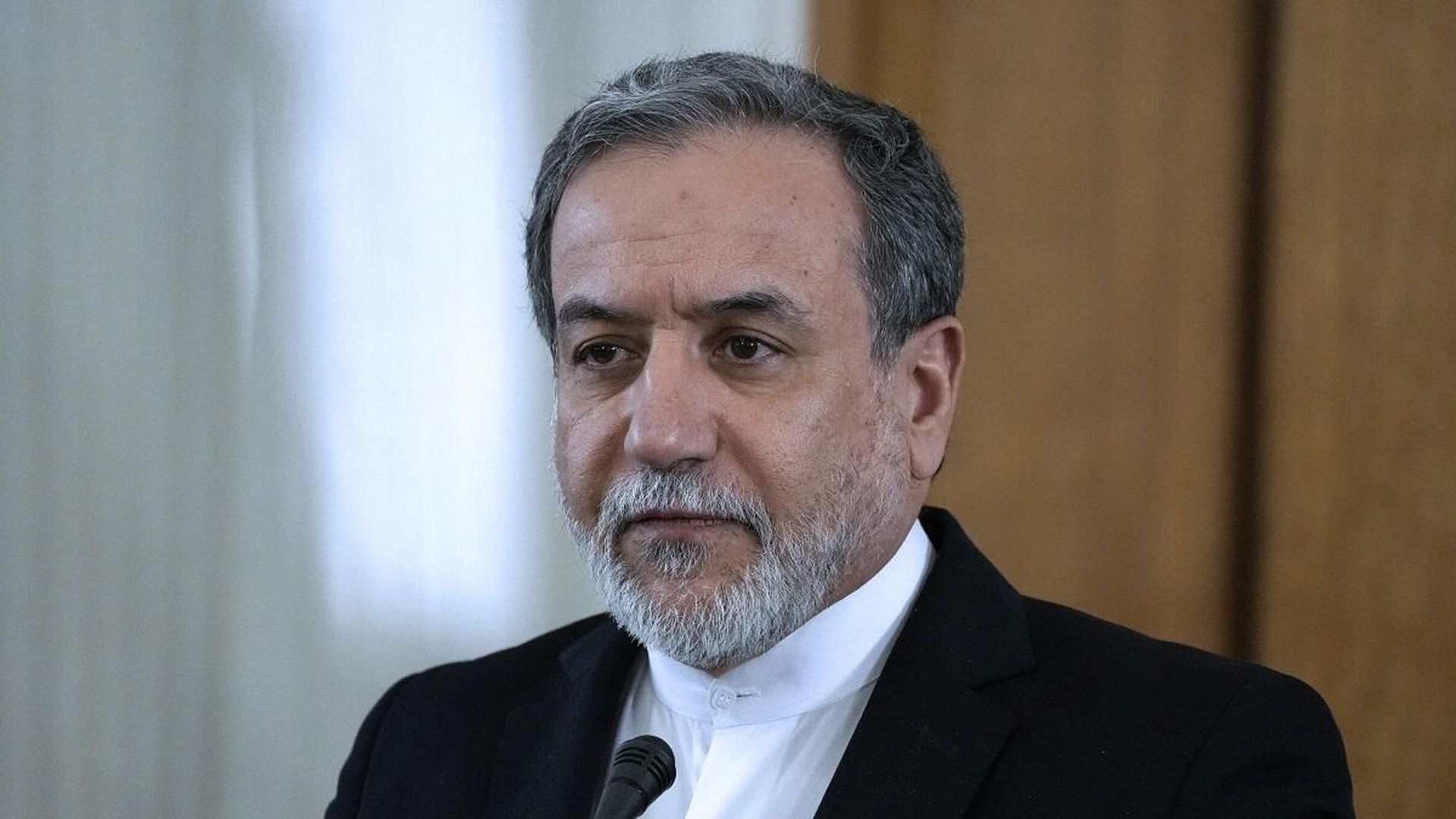 وزیر الخارجیه الإیرانی یرد على نظیره الفرنسی: کفوا عن "ذرف دموع التماسیح"