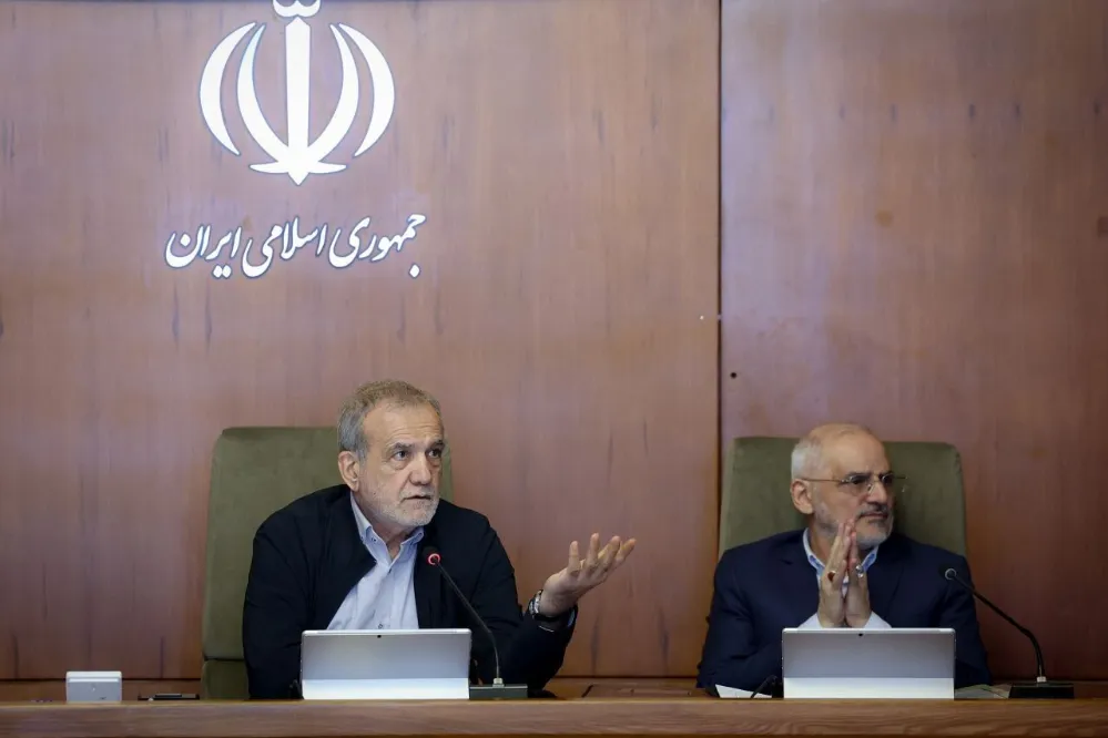 پزشکیان: همه دستگاه‌ها برای تداوم تولید و اشتغال تلاش کنند