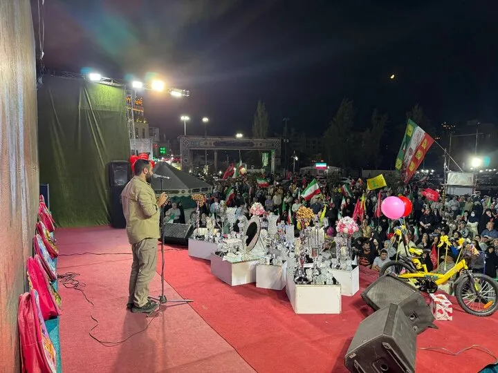 مراسم ازدواج زوج جوان یمنی و جشن تولد فرزند شهید در میدان تجریش