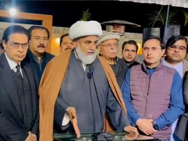اعلام آمادگی حزب عمران خان برای مذاکره با دولت پاکستان