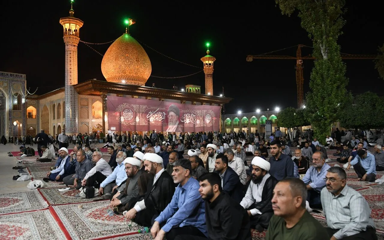مراسم ترحیم آیتالله شبیری زنجانی در حرم شاهچراغ برگزار شد
