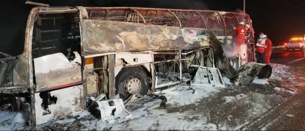 حادثه مرگبار بامدادی در جاده بیرجند؛ 14کشته و زخمی در تصادف مرگبار اتوبوس و تریلی