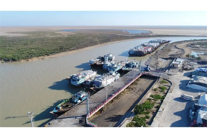 گام بلند برای رونق اقتصادی و تجاری هندیجان/ اراضی توسعه بندر سجافی پس از دو دهه به سازمان بنادر و دریانوردی واگذار شد