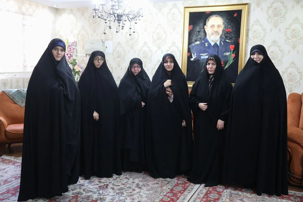 تجلیل معاون رئیسجمهور از خانواده شهید نصیرزاده