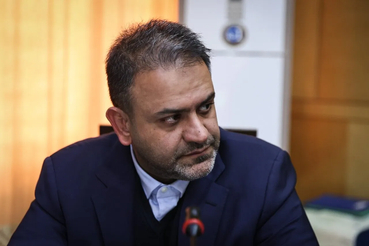 کمبود دارو با اصلاح ساختار و حذف رانت قابل حل است/ قیمت برخی داروها 200 تا 300 درصد بالاتر از قیمت واقعی است