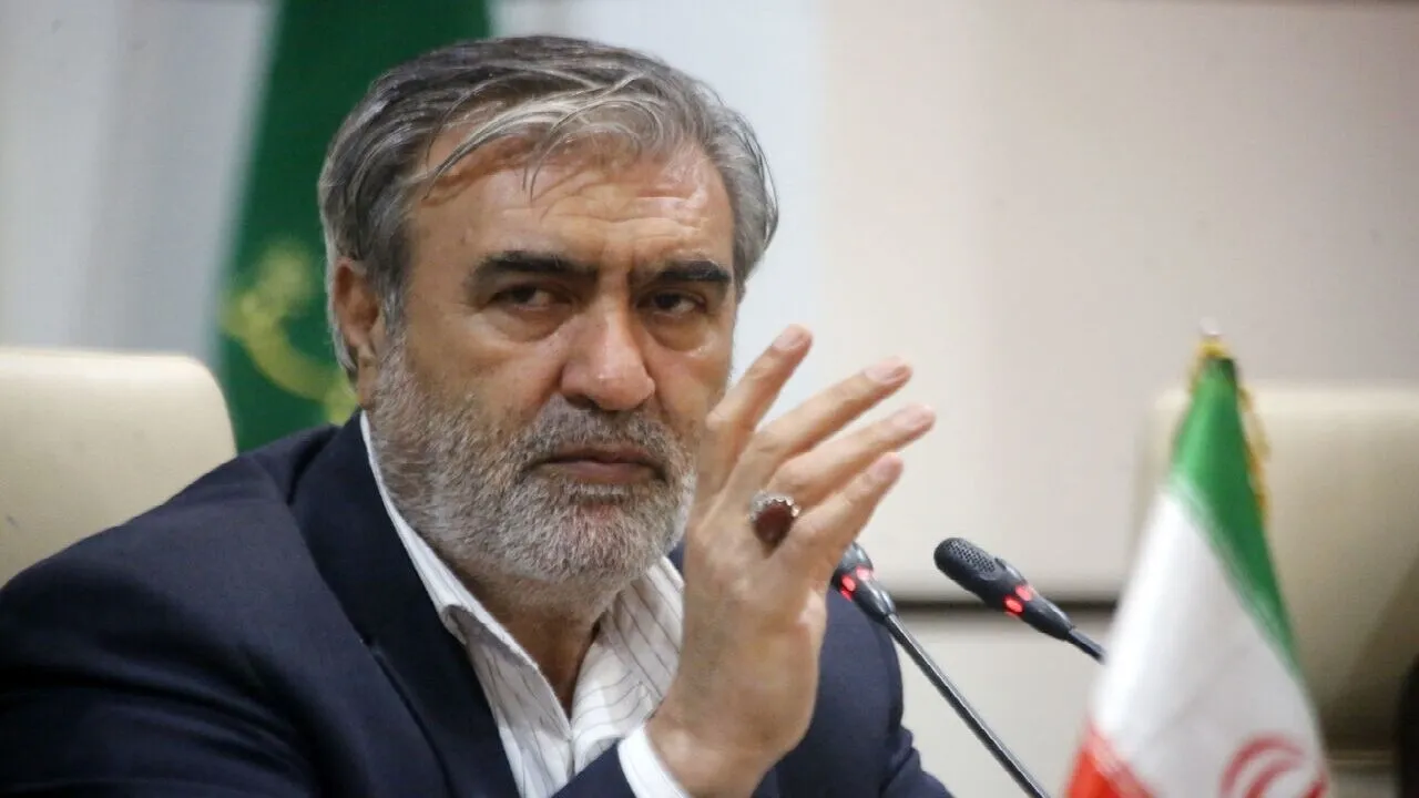 عزیزی: در نهایت ما و همسایه‌ها می‌مانیم؛ چشم در چشم
