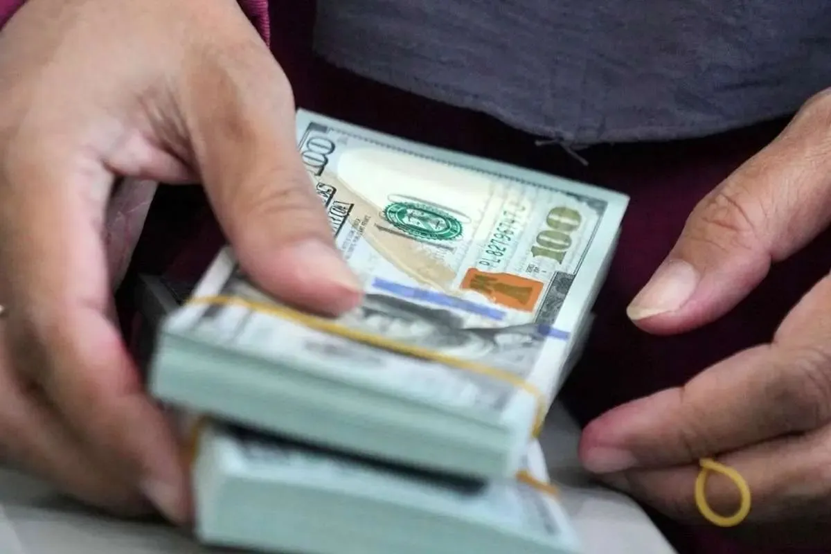 عرضه 2 میلیارد دلار اسکناس به بازار ارز؛ سقف خرید دلار اعلام شد