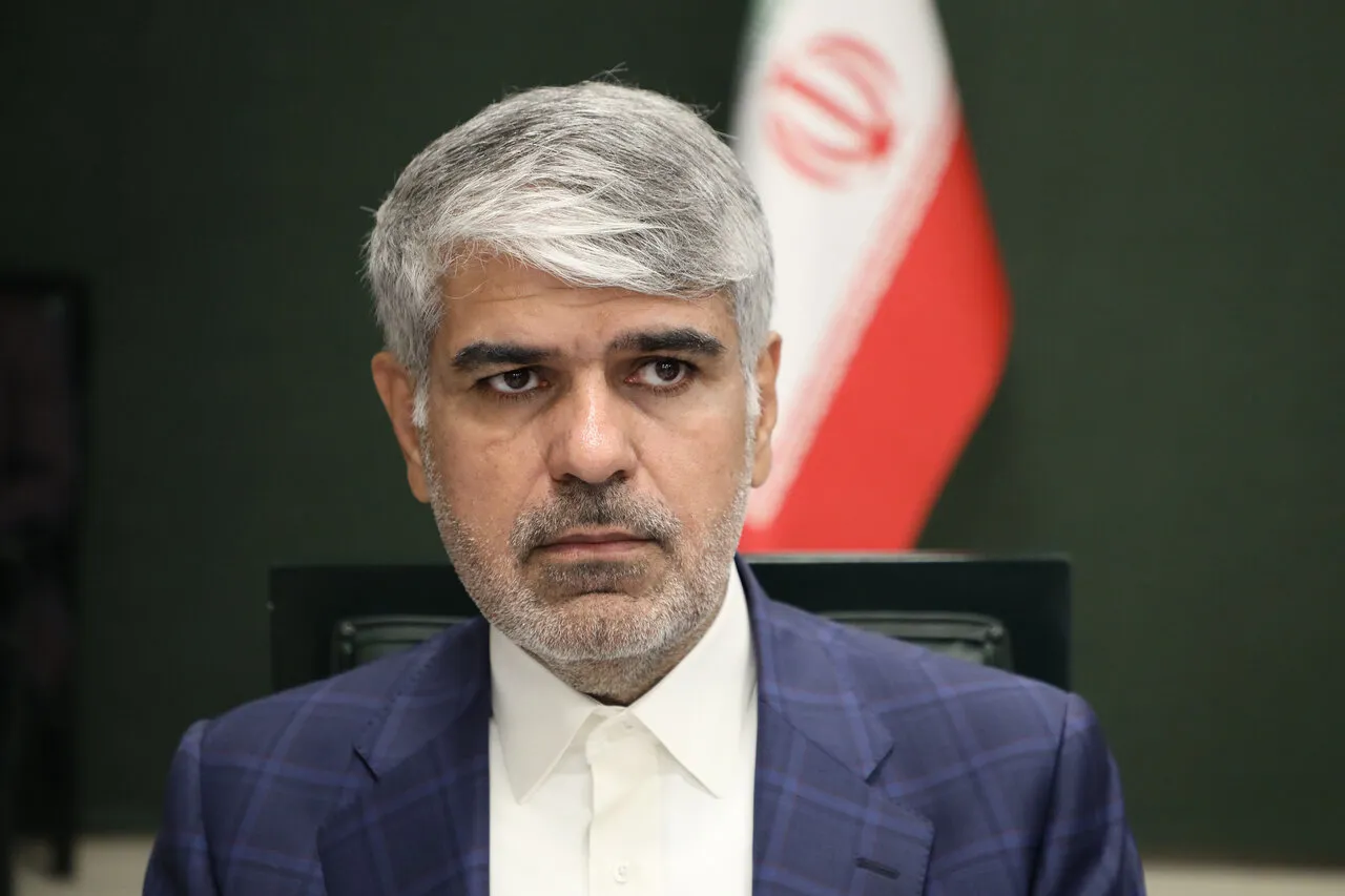 ایران با تکیه بر وحدت ملی در برابر فشار خارجی ایستاده است