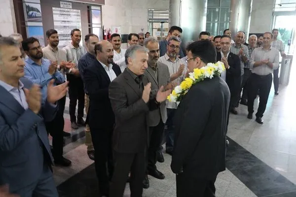 قهرمان جهان به خانه خود بازگشت/ استقبال پرشور کارکنان راه آهن از کاوه ریاحی