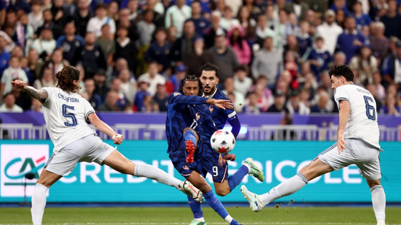دوری الأمم الأوروبیه: المنتخب الفرنسی یتعادل مع إیطالیا فی أول مباراه لزیدان على أرضه