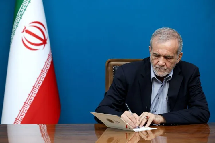 پزشکیان قهرمانی طلایی ایران در المپیاد نجوم را تبریک گفت