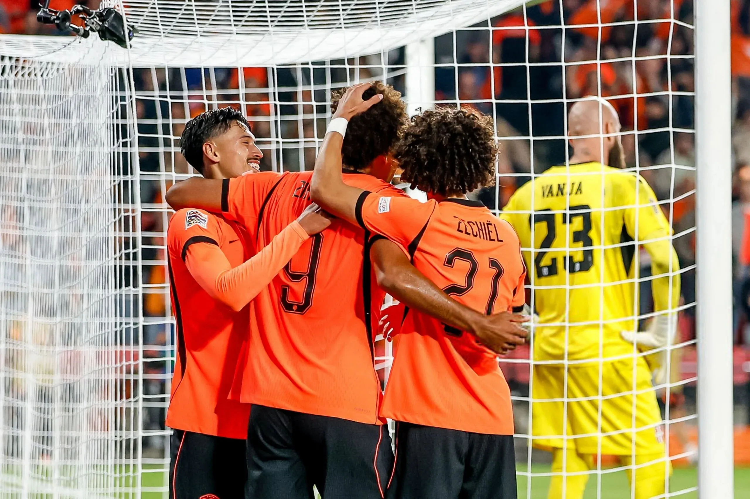 هلند 2-1 صربستان؛هلند صدرنشین شد، صربستان قعرنشین ماند