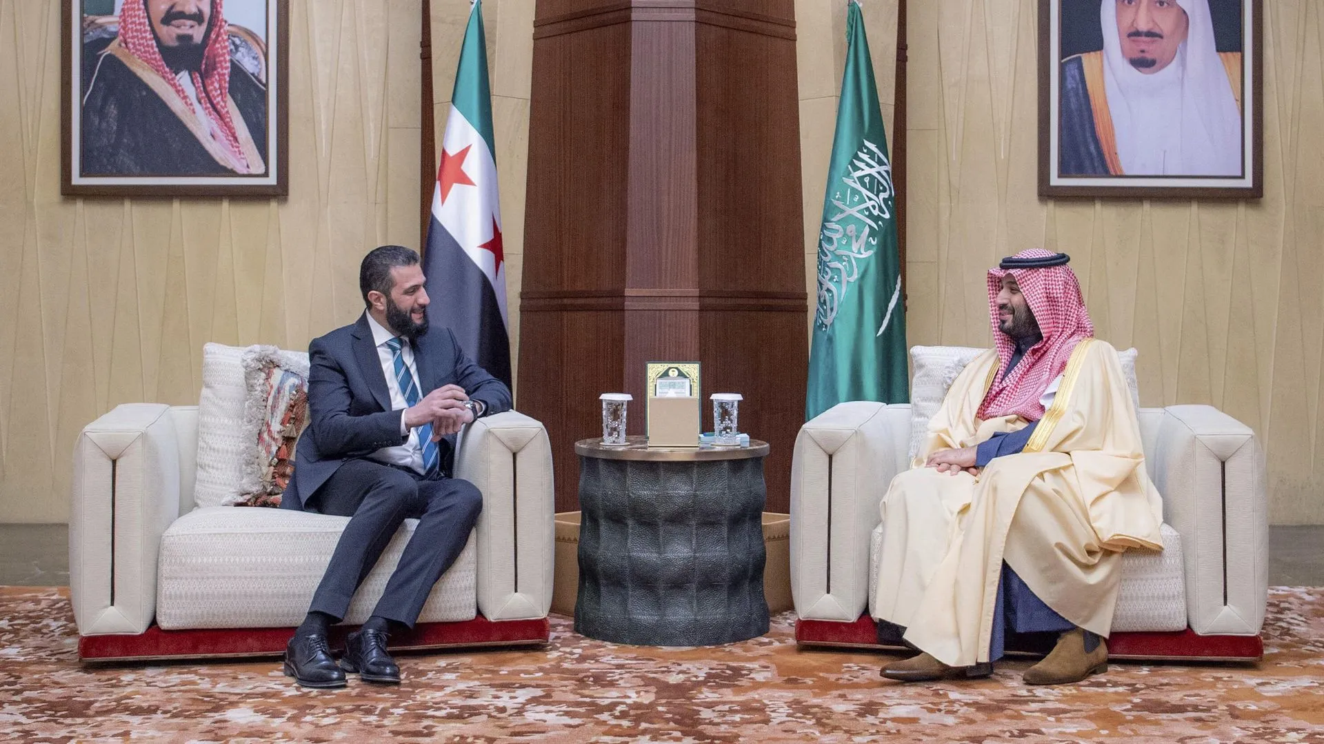 الشرع یصل إلى السعودیه ویلتقی مع ابن سلمان