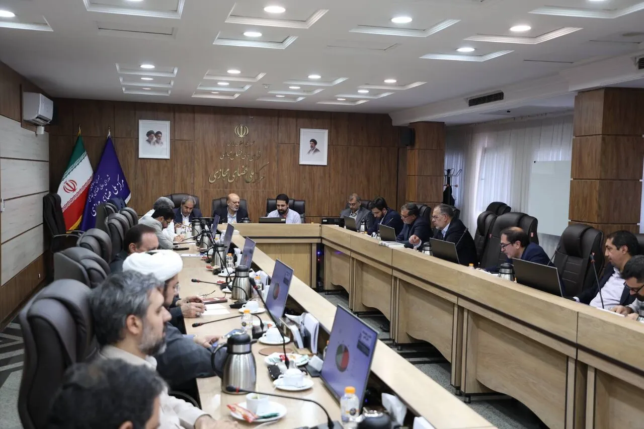 منادی: «شاد» باید به یک پلتفرم ملی تبدیل شود/ آقامیری؛ باید نظام تنظیمگری فضای مجازی را بازطراحی کنیم تا در برابر فناوریهای جدید منفعل نشویم
