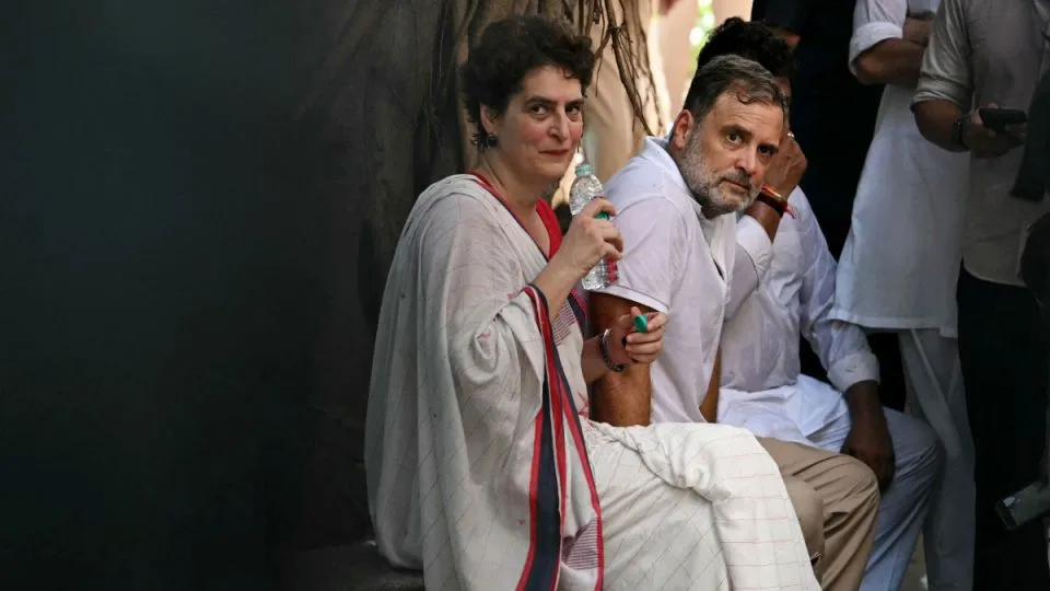 Indian opposition leaders Rahul and Priyanka Gandhi detained after hours-long election commission protest