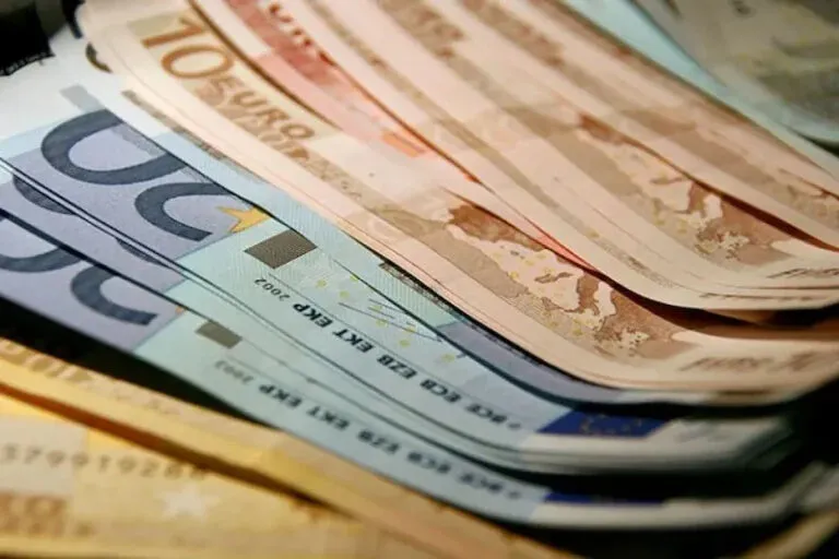 قیمت یورو امروز چهارشنبه 15 مهر اعلام شد