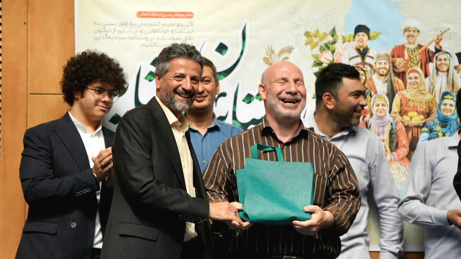 جشنواره بازیهای بومیمحلی در وزارت ورزش برگزار شد؛ رقابت کارکنان با طعم فرهنگ ایرانی